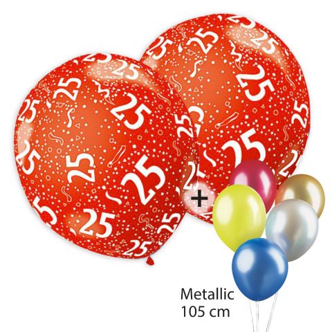 Rundum bedruckte, bunte Luftballons mit weißem Aufdruck "25" und Konfetti plus unbedruckte Luftballontraube aus Metallic-Ballons.