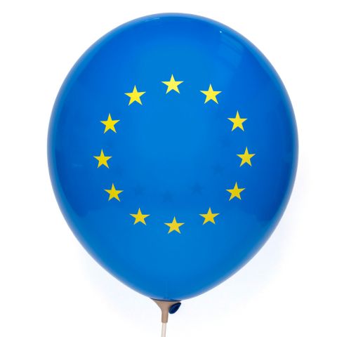 Blauer Ballon mit gelben Sternen, Europaflagge.