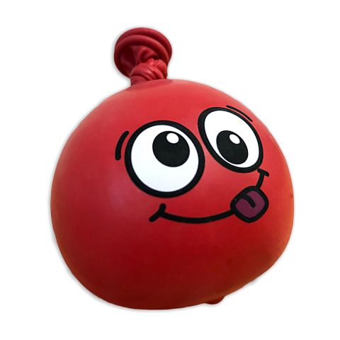 Roter Anti-Stress-Ball aus Luftballons mit Gesicht mit großen Augen und raus gestreckter Zunge.